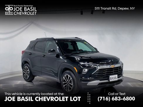 Used 2024 Chevrolet TrailBlazer LT w/ LT Cold Weather Package AWD/4WD image 1