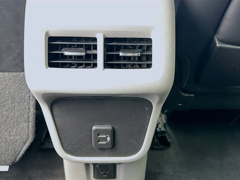 Used 2023 GMC Terrain SLT image 16