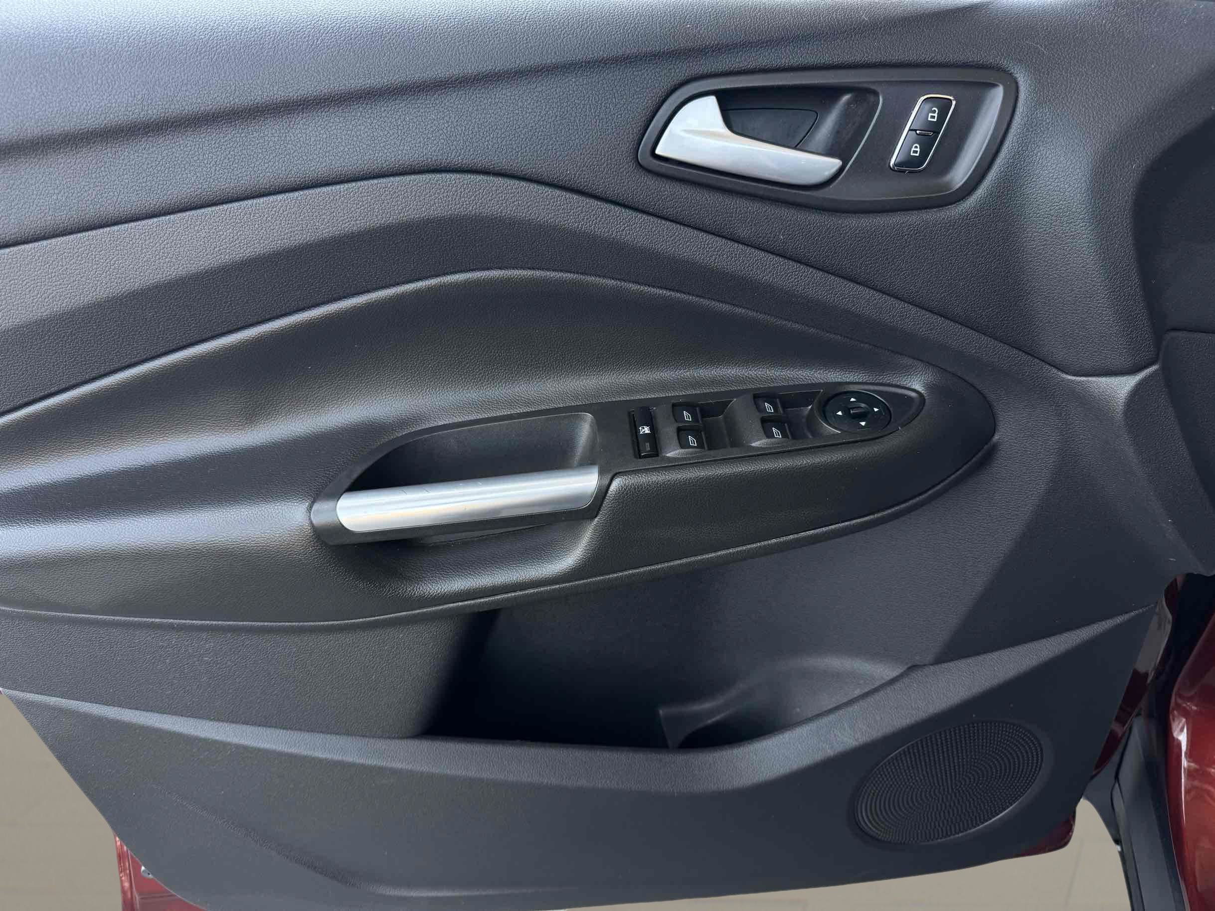 Used 2016 Ford Escape SE FWD image 9
