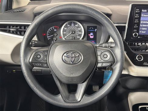 Used 2021 Toyota Corolla LE image 23