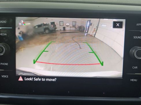 Used 2024 Volkswagen Taos SE image 22