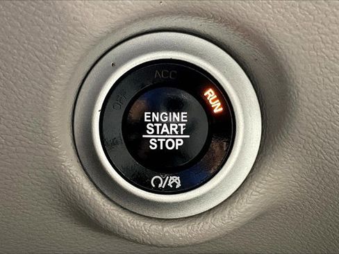 Used 2017 Chrysler Pacifica Touring image 37