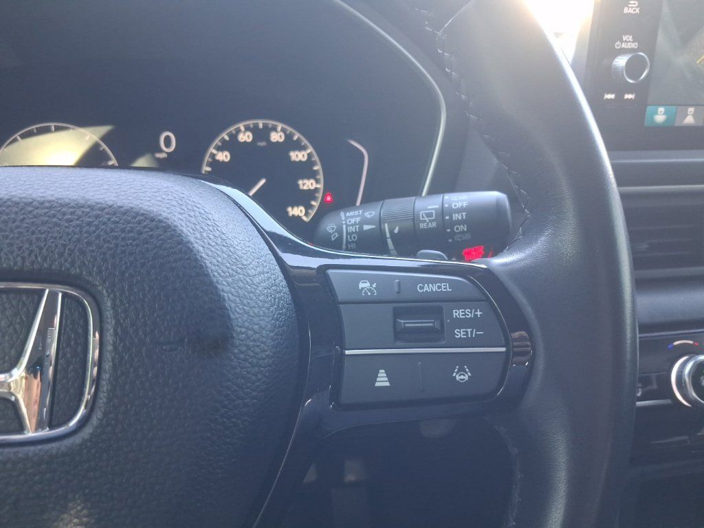 Used 2025 Honda Pilot Touring image 32