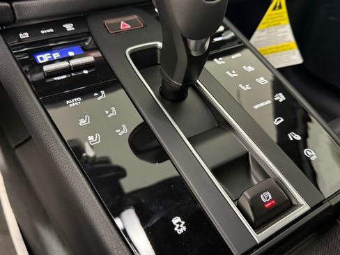 Certified 2026 Porsche Macan AWD/4WD image 34