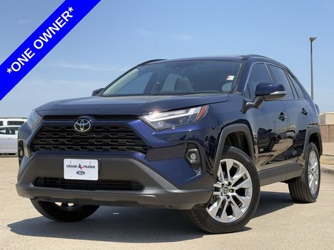 Used 2025 Toyota RAV4 XLE Premium FWD image 2