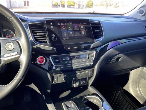 Used 2019 Honda Pilot Touring image 6