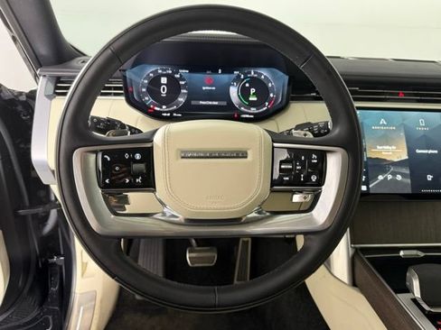 Used 2025 Land Rover Range Rover SE AWD/4WD image 17
