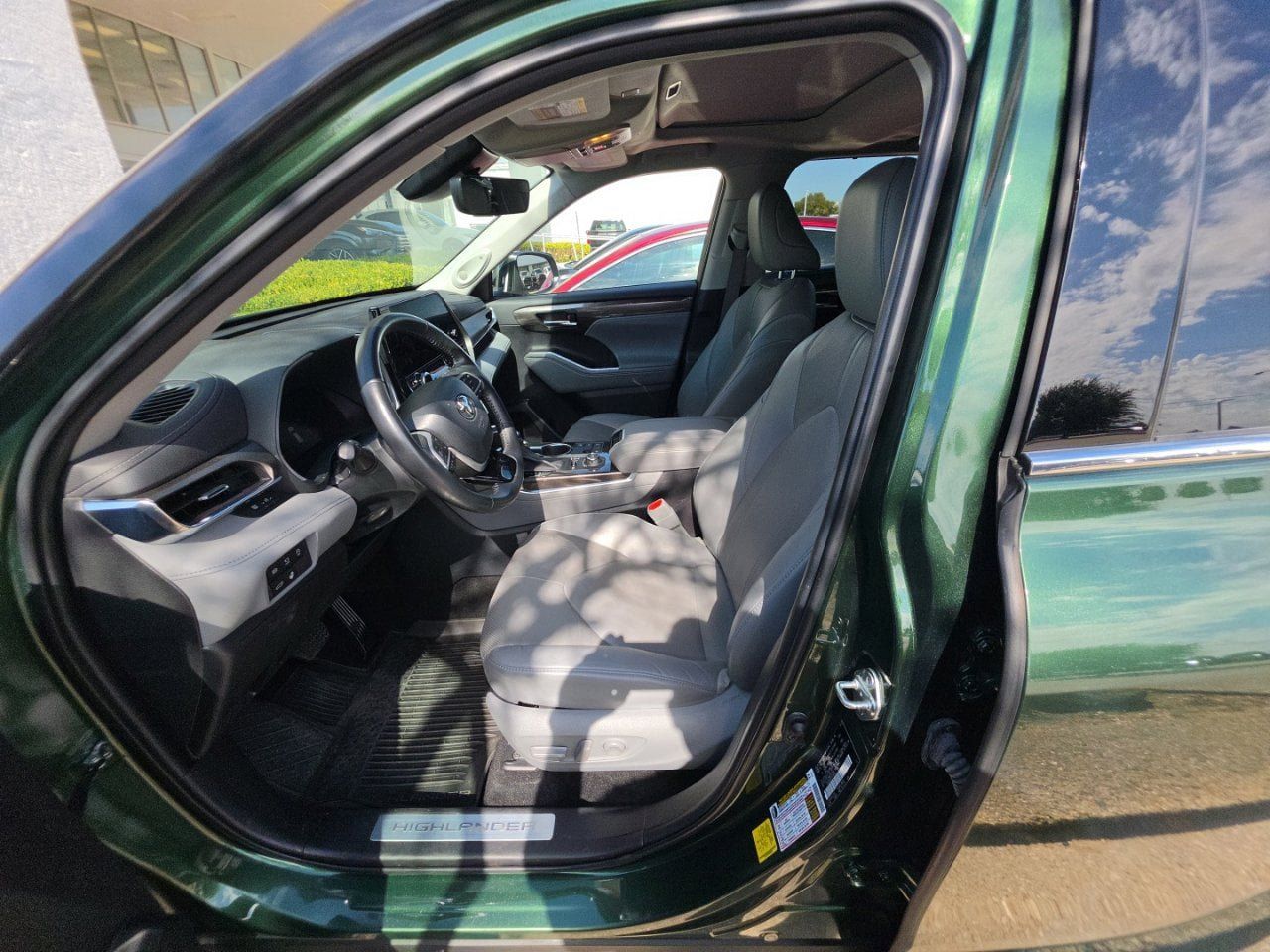 Used 2023 Toyota Highlander Limited AWD/4WD image 7