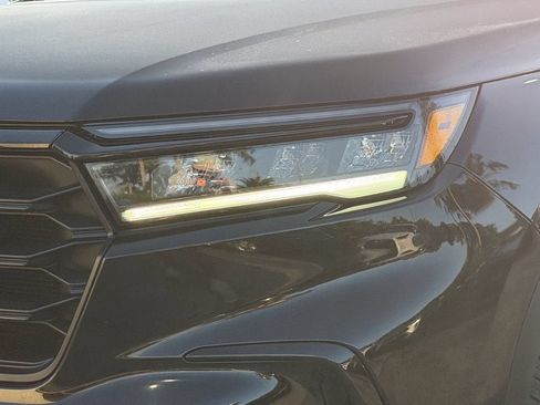 Used 2025 Honda Pilot Sport image 10