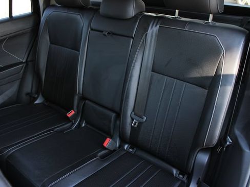Used 2024 Volkswagen Tiguan SE AWD/4WD image 22