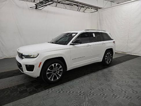 Used 2023 Jeep Grand Cherokee Overland image 2