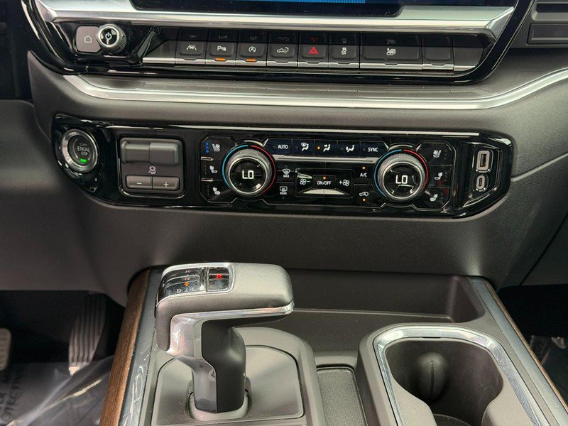 Used 2023 Chevrolet Silverado 1500 High Country w/ High Country Premium Package AWD/4WD image 15