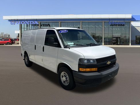 Used 2019 Chevrolet Express 3500 w/ Driver Convenience Package RWD image 6