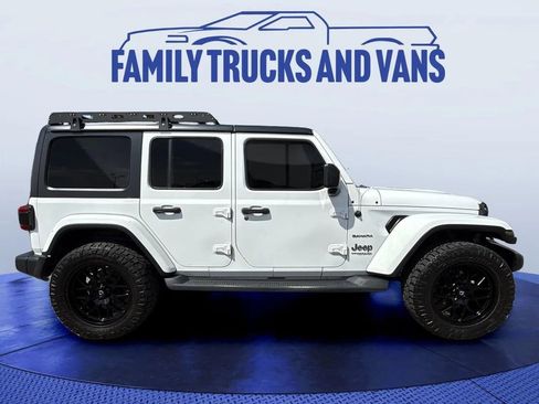 Used 2019 Jeep Wrangler Unlimited Sahara AWD/4WD image 6