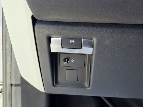 Used 2022 Land Rover Defender 110 SE AWD/4WD image 23