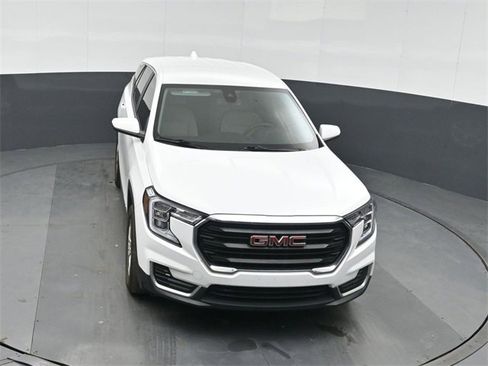 Used 2024 GMC Terrain SLE image 36