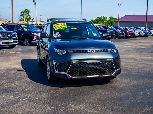Used 2025 Kia Soul LX FWD image 10