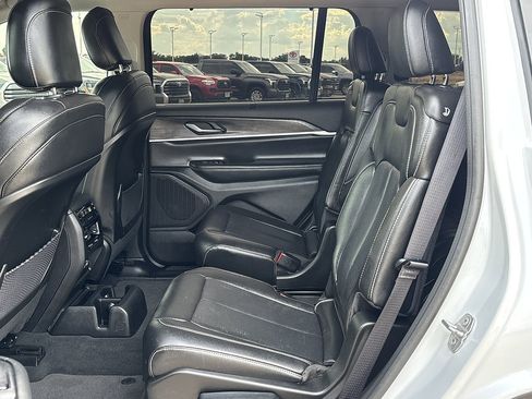 Used 2023 Jeep Grand Cherokee L Limited w/ Luxury Tech Group II AWD/4WD image 30