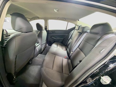 Used 2024 Nissan Altima 2.5 SV FWD image 23