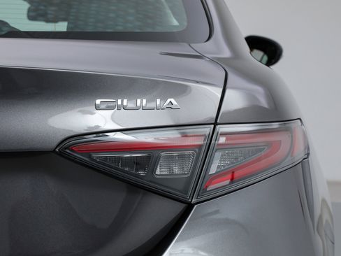 Used 2025 Alfa Romeo Giulia w/ Driving Assist Package image 25