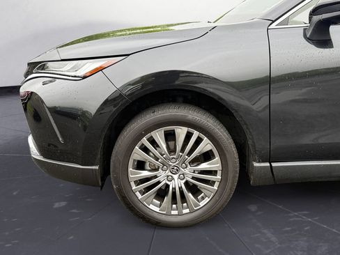 Used 2023 Toyota Venza XLE AWD/4WD image 15