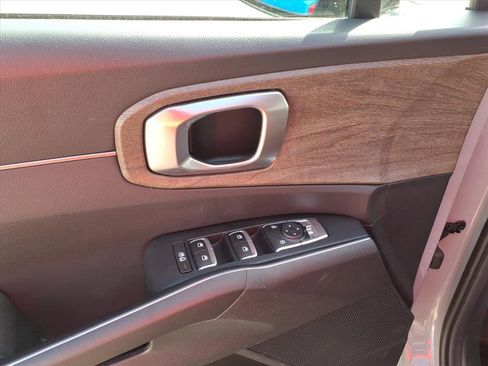 Used 2022 Kia Sorento S image 11