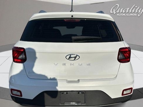 Used 2024 Hyundai Venue SEL image 5