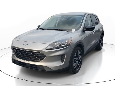 Used 2022 Ford Escape SE w/ SE Sport Appearance Package image 3