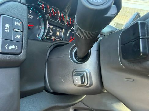 Used 2020 Chevrolet Suburban LT w/ Luxury Package AWD/4WD image 18