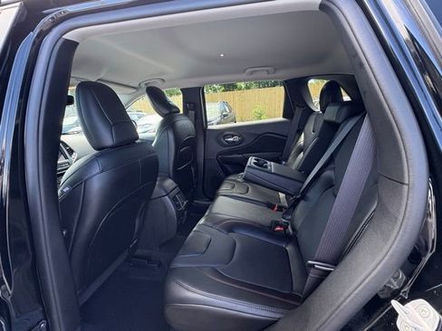 Used 2022 Jeep Cherokee Trailhawk w/ Premium Leather Package AWD/4WD image 15