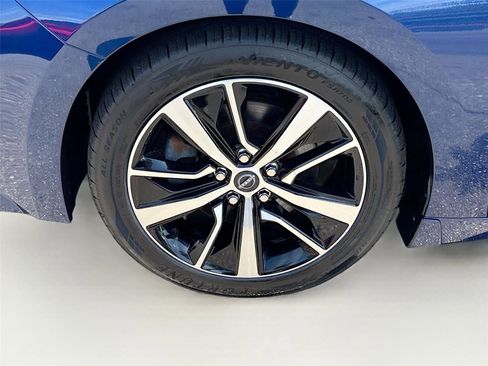 Used 2023 Nissan Maxima SL FWD image 32