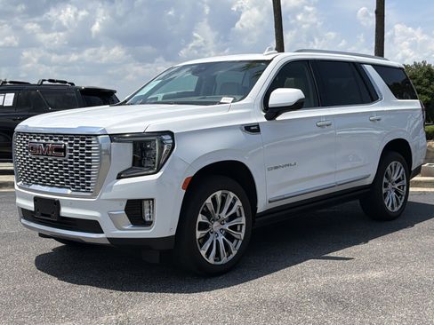 Used 2024 GMC Yukon Denali w/ Advanced Technology Package AWD/4WD image 7