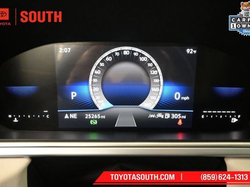 Used 2025 Volkswagen Taos SE FWD image 12