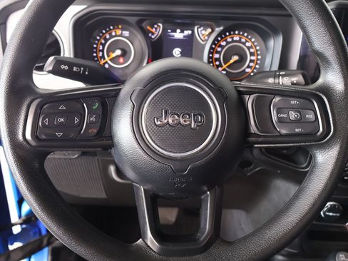 Used 2024 Jeep Gladiator Sport AWD/4WD image 3