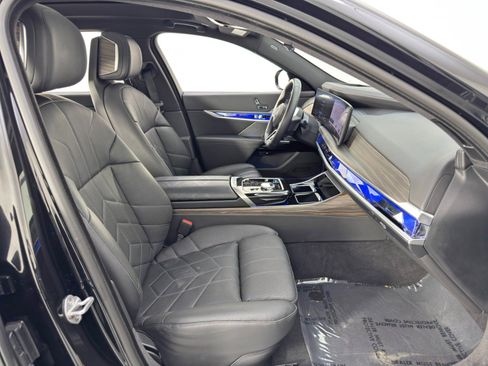 Used 2024 BMW i7 eDrive50 w/ M Sport Package image 16