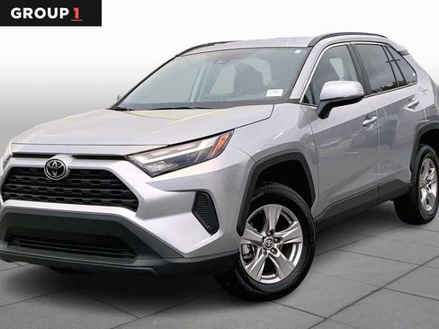 Used 2025 Toyota RAV4 XLE image 1