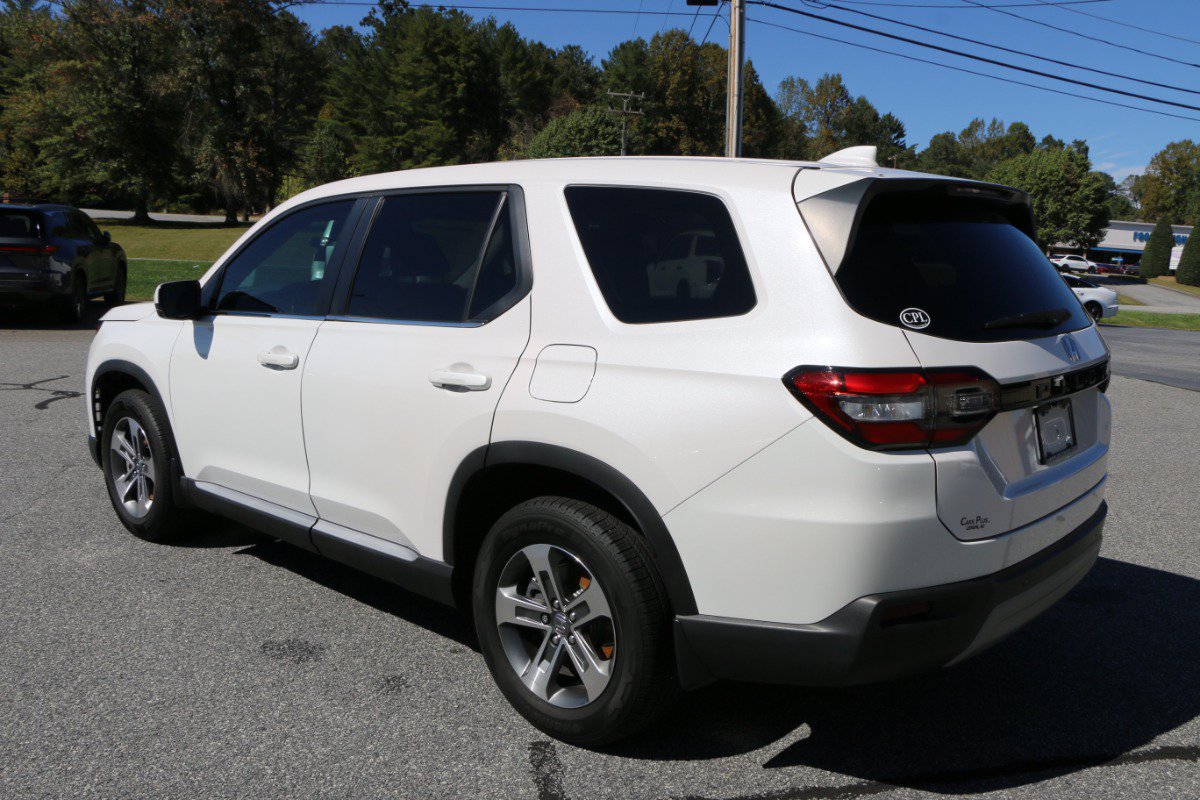 Used 2025 Honda Pilot EX-L image 3