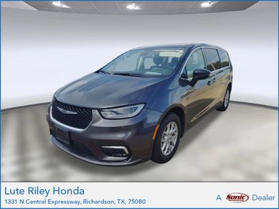 Used 2023 Chrysler Pacifica Touring-L