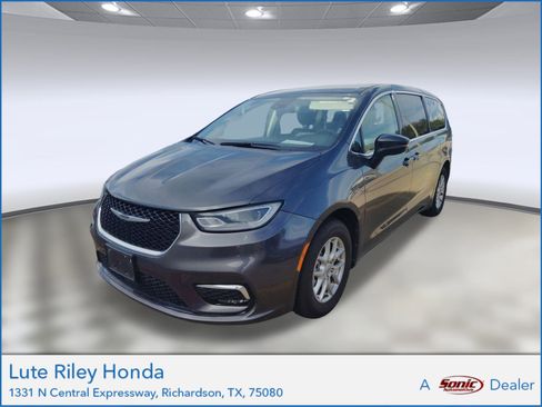 Used 2023 Chrysler Pacifica Touring-L image 1