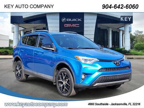 Used 2017 Toyota RAV4 SE image 1