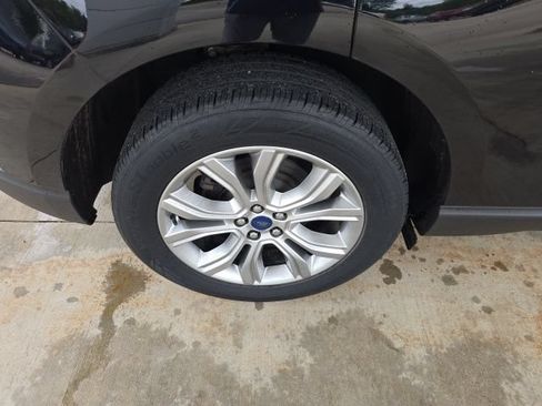 Used 2019 Ford Edge Titanium AWD/4WD image 43