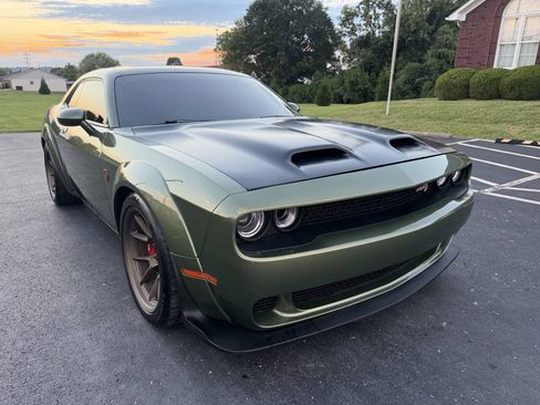 Used 2019 Dodge Challenger SRT Hellcat w/ Widebody Package RWD image 9