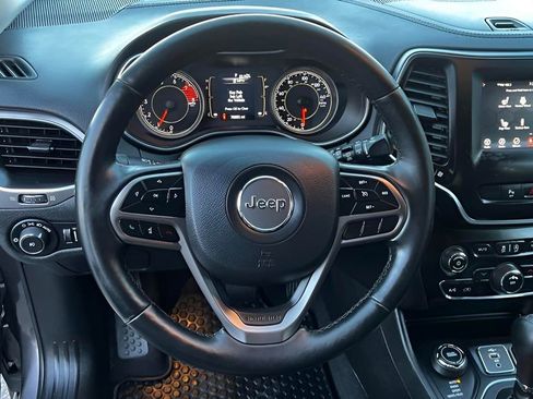 Used 2019 Jeep Cherokee Latitude Plus w/ Cold Weather Group image 10