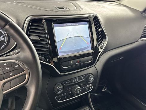 Used 2019 Jeep Cherokee Limited image 8