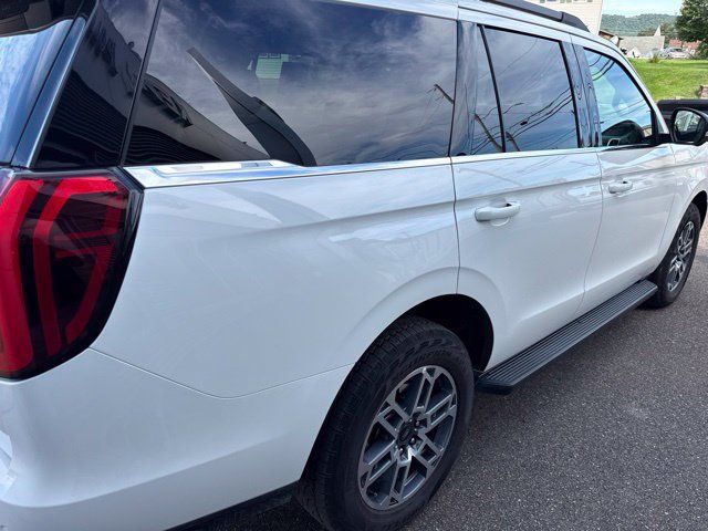 Used 2025 Ford Expedition Active AWD/4WD image 6
