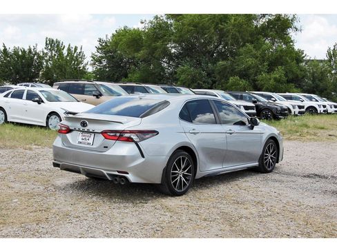 Used 2022 Toyota Camry SE w/ Convenience Package FWD image 3