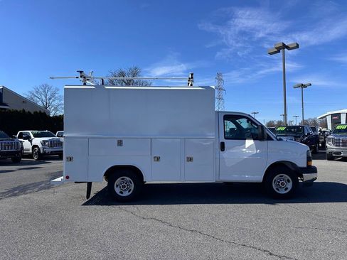 New 2025 GMC Savana 3500 w/ Power Convenience Package RWD image 3