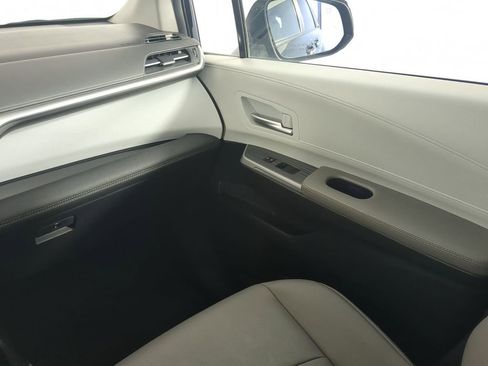 Used 2025 Toyota Sienna XLE image 20