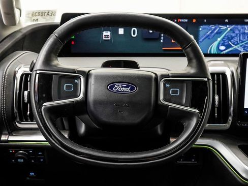 Used 2025 Ford Expedition Platinum AWD/4WD image 18