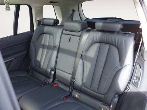 Used 2022 BMW X7 xDrive40i w/ Premium Package image 13